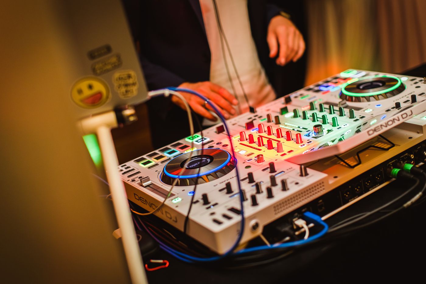 DJ Lars beim Auflegen